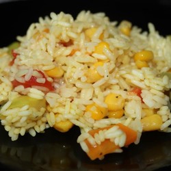 Тушенный рис с овощами