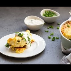 Картофельная запеканка с яйцом и луком