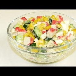 Салат с крабовыми палочками. Просто, быстро и очень вкусно!