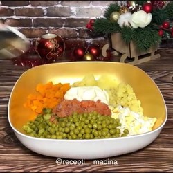 Новогодний салат с сёмгой