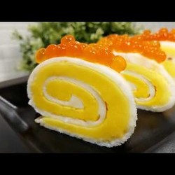 Яичный рулет с красной икрой