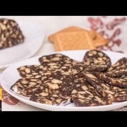 Шоколадная Колбаска из печенья с орехами