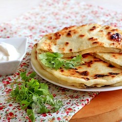Лепёшки с творогом и зеленью на сковороде — рецепт с фото