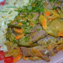 Печень в соусе с солеными огурцами