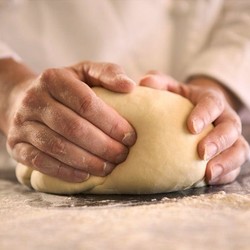 Быстрое тесто для пирожков: рецепты на кефире, молоке и сметане