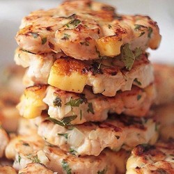 Рубленые куриные котлеты с сыром