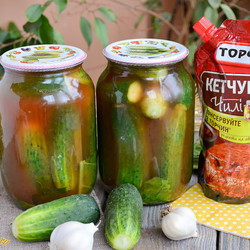 Консервированные огурцы с кетчупом Чили Торчин - проверенный рецепт в литровых банках