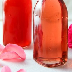 Вино из лепестков роз в домашних условиях – универсальный рецепт