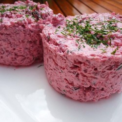 Свекольно-творожный плавающий остров