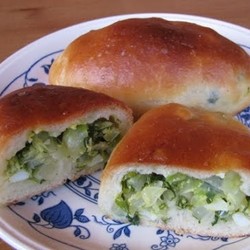Пирожки с молодой капустой, зеленью и яйцом