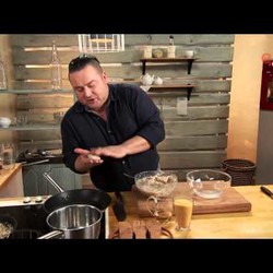 Куриные котлетки с креветками с соусом субиз и полентой