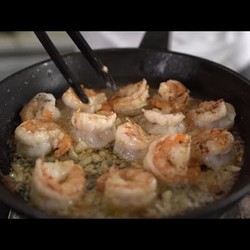 Паста с креветками и сливочно-сырным соусом