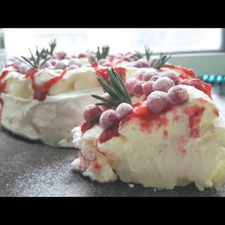 НЕВЕСОМЫЙ торт АННА ПАВЛОВА ☁️ ДЕКОР: клюква в "снегу"☁️Pavlova cake recipe