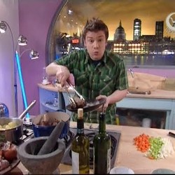 Тушеные ягнячьи ножки для строителей. Жить вкусно с Джейми Оливером.