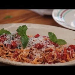 Тальерини с помидорами и чили от Дженнаро Контальдо