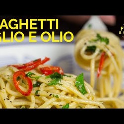 SPAGHETTI AGLIO E OLIO | 5 very simple ingredients