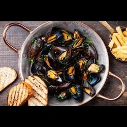 Мидии с копченым беконом и сидром от Джейми Оливера