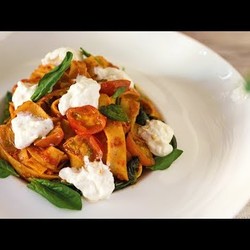 Изысканная паста с итальянским сыром [Рецепты Bon Appetit]