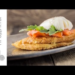 rus french toast with smoked salmon and poached egg