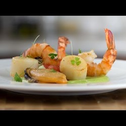 Салат из Морепродуктов с Соусом из Авокадо, Васаби и Лайма || Простые и Быстрые рецепты || FOOD TV