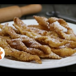 Хворост по рецепту из книги "О вкусной и здоровой пище" 1974 г.