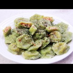 Зеленые пельмени с лососем от Покашеварим. Дети оценят!