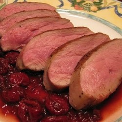 Утиная грудка под вишневым соусом