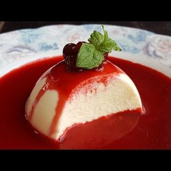 Ванильная ПАННА КОТТА с КЛЮКВЕННЫМ СОУСОМ