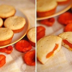 Манные кексы с курагой