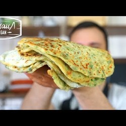 Картофельные лепешки с зеленью на сковороде