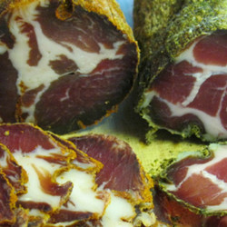 Пожалуй, это самый удачный рецепт вяленого мяса: сочное, вкусное и пикантное!