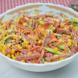 Соломка - салат с колбасой и огурцом