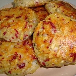 Драники с ветчиной, сыром и зеленью