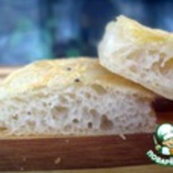 Фокачча с чесночно-сырной корочкой