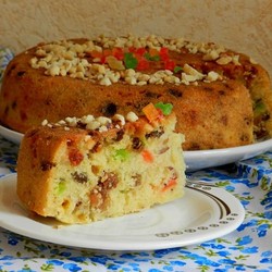 Пирог с черносливом и цукатами в мультиварке