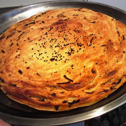 Фатир слоенный с луком