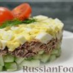 Салат с тунцом, яйцами и огурцами