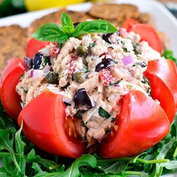 Салат из тунца консервированного — ТОП-8 классических рецептов