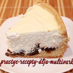 Пирог с черносливом в мультиварке