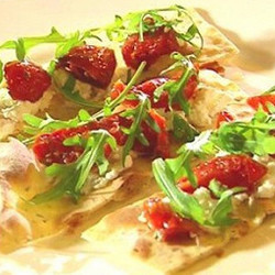 Фокачча с вялеными помидорами и рикоттой