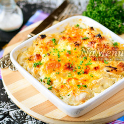 Пельмени в духовке со сметаной и сыром