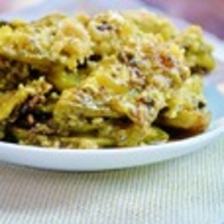 Кабачки с соусом песто в овсяной крошке