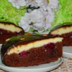 Творожно-шоколадный пирог с вишней