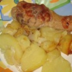 Куриная голень с картошкой в мультиварке