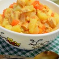 Картофель с курицей и овощами в мультиварке