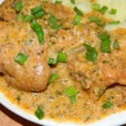 Курочка в сметанно-чесночном соусе в мультиварке