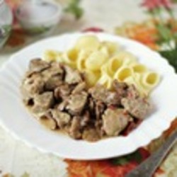 Тушеная свинина с грибами