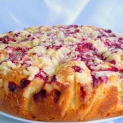 Фруктово-ягодный пирог. Причем ягоды и фрукты я кладу любые!