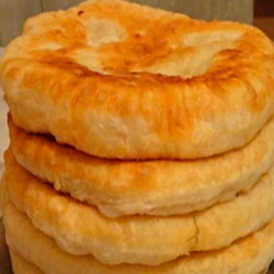 С этим рецептом забудешь, что такое хлеб! Пушистые лепешки на кефире: вкусно и быстро