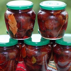 Сливы маринованные: отличная закуска к мясу